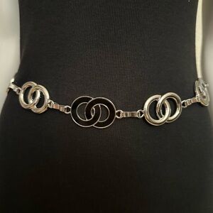Silver tone and black disc chain belt